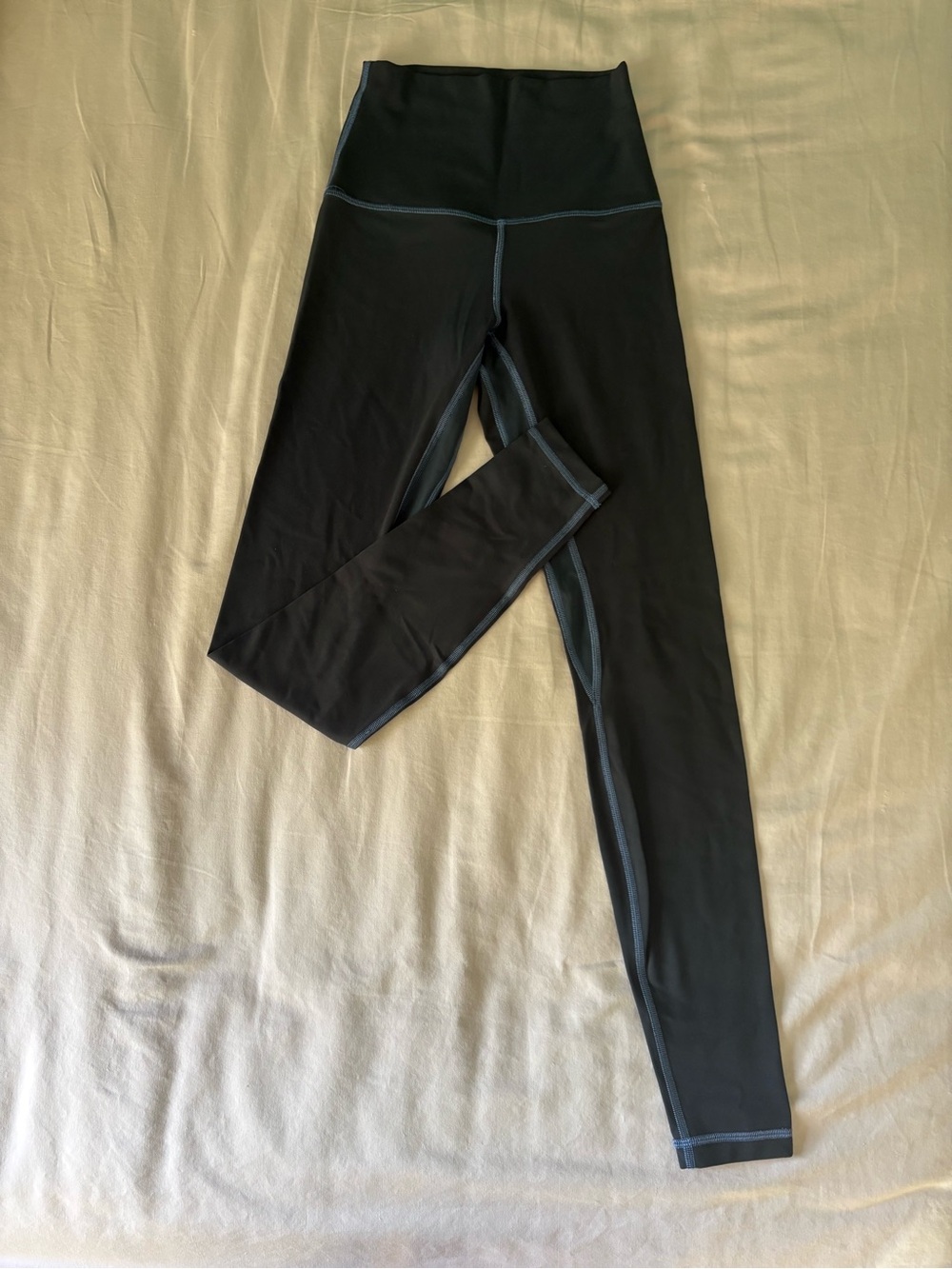 lululemon athletica dark blue leggings with Blue Stitching